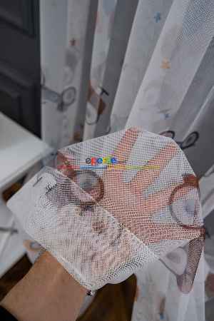 Hazır Ölçülü Petek Zemin Kahverengi Ve Mavi Renkli Araba Ve Balon Desenli Grek Baskılı Tül Perde