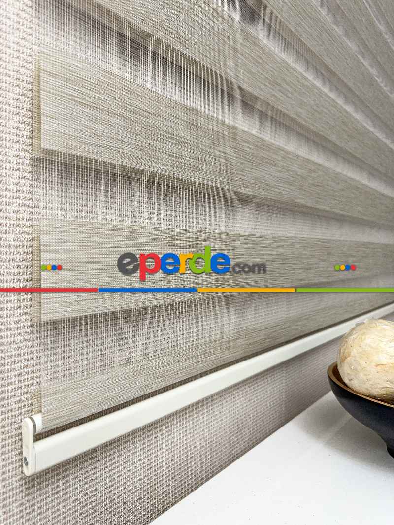 Yatak Odası Bej Bambu Zebra Perde, Standart Metal Kasalı Yüksek Kalite Kornişe Kolay Montaj Seçenekli