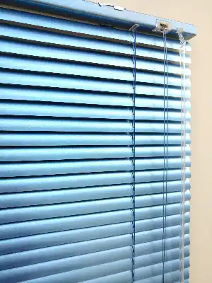 Simli Açık Mavi - Alüminyum Jaluzi Perde - 25mm Kalınlığında- Mavi Açık