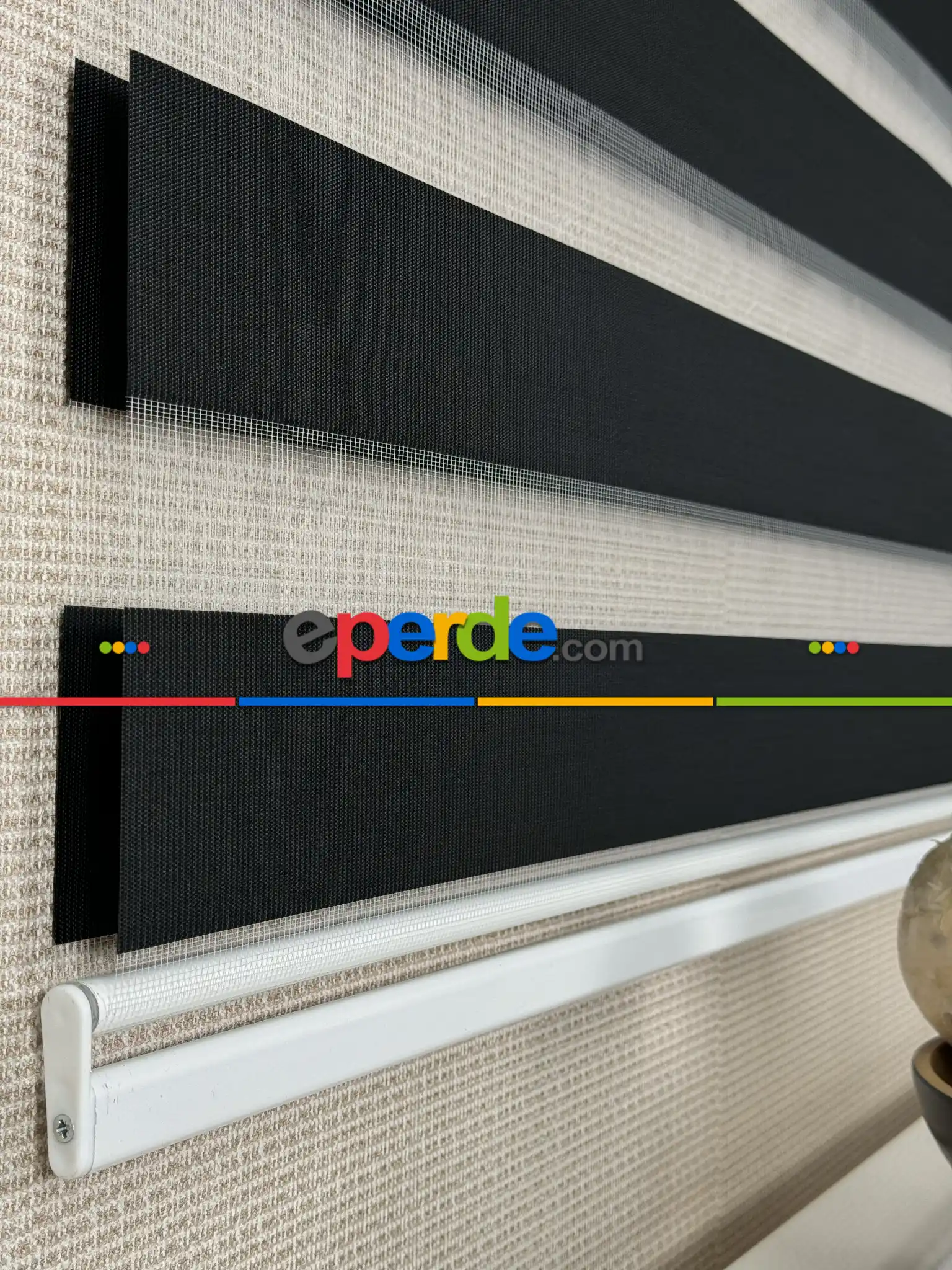 Yatak Odası Siyah Düz Zebra Perde, Standart Metal Kasalı Yüksek Kalite Kornişe Kolay Montaj Seçenekli