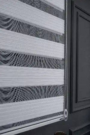 Yatak Odası - Ekru Rengi Yüksek Kalite Pliseli Zebra, Mekanize Perde
