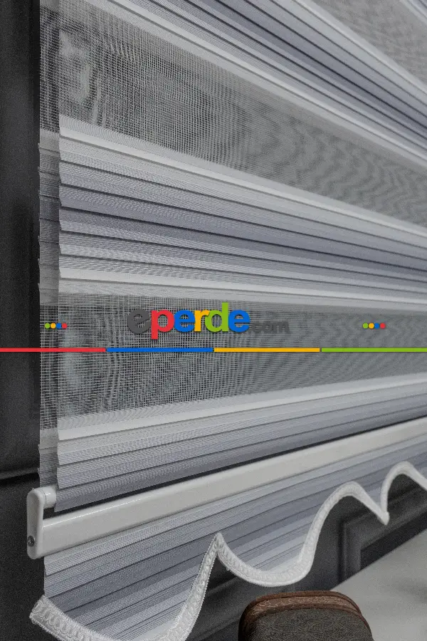 Yatak Odası - Zebra Perde Degrade Renk Geçişli Pileli Zebra Perde Gri Füme Antirasit