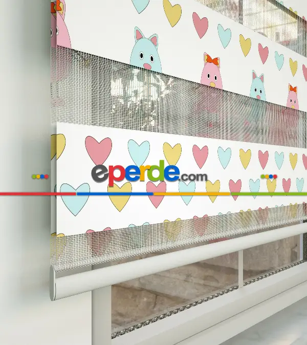 Renkli Kalp Desenli Baskılı Zebra Perde- Çok Renkli