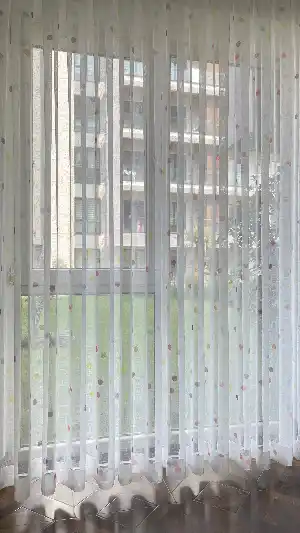 Çocuk Odası - Renkli Puantiye Desenli Keten Zemin Baskılı Tül Perde