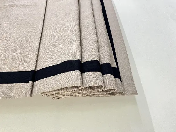 Salon - Katlamalı Perde Bej Fon Kumaş Üzerine Siyah Biyeli