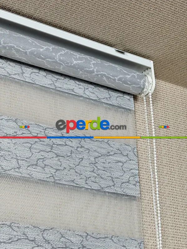 Yatak Odası Gri Jakar Dokuma Zebra Perde, Standart Metal Kasalı Yüksek Kalite Kornişe Kolay Montaj Seçenekli