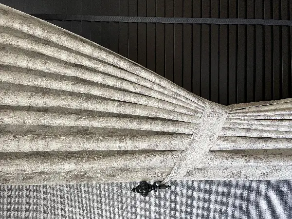 Patine Desenli Bej Açık Kahve Desenli Jakar Fon Perde (285 En)- Kahve Açık