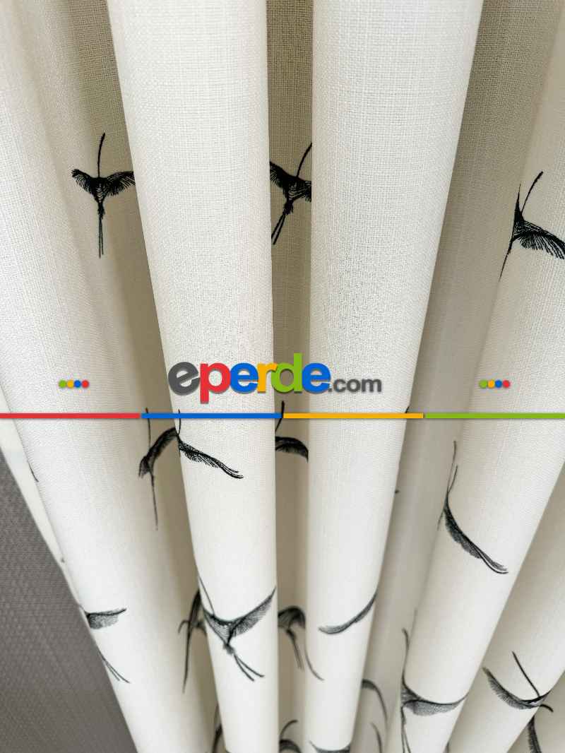 Ekru Siyah Kuş Desenli Nakışlı Keten Fon Perde Premium Kalite Serisidir, Kuş Gözü, Rustik Perde İçin Kapsül Ve Boruya Geçme Dikiş Seçeneği, Amerikan Pile Seçeneği Vardır.