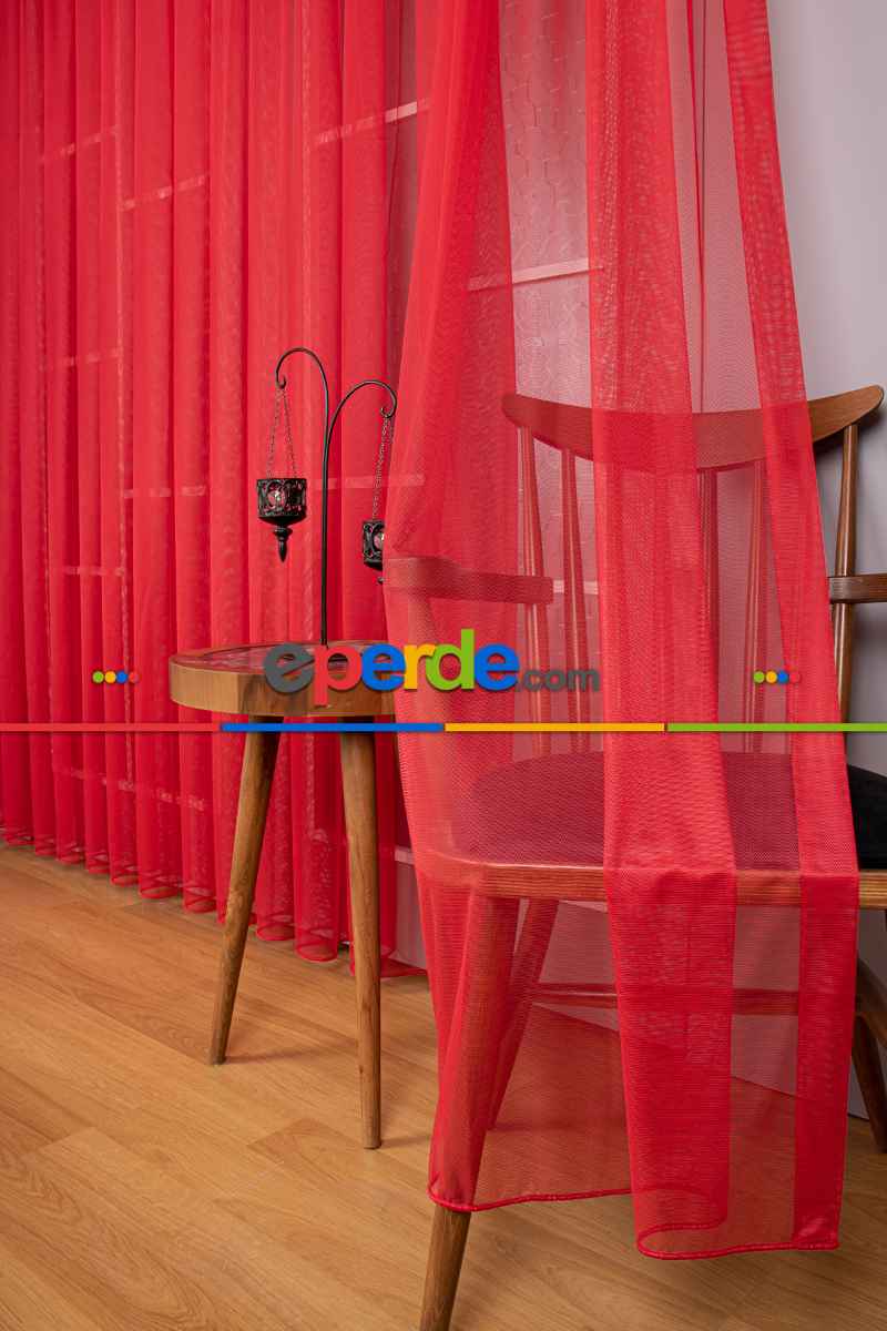 Yatak Odası - Kırmızı Grek Tül Perde Petek Zemin