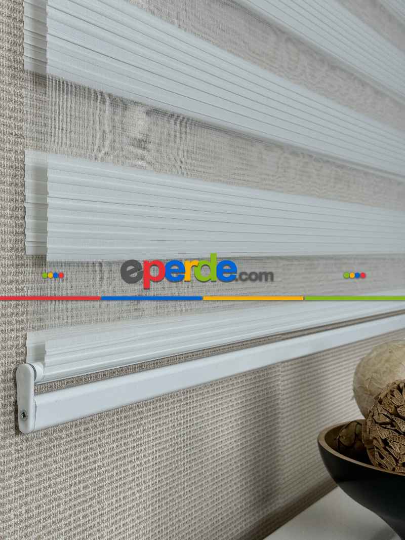 Yatak Odası Ekru Pliseli Dar Zebra Perde, Standart Metal Kasalı Yüksek Kalite Kornişe Kolay Montaj Seçenekli
