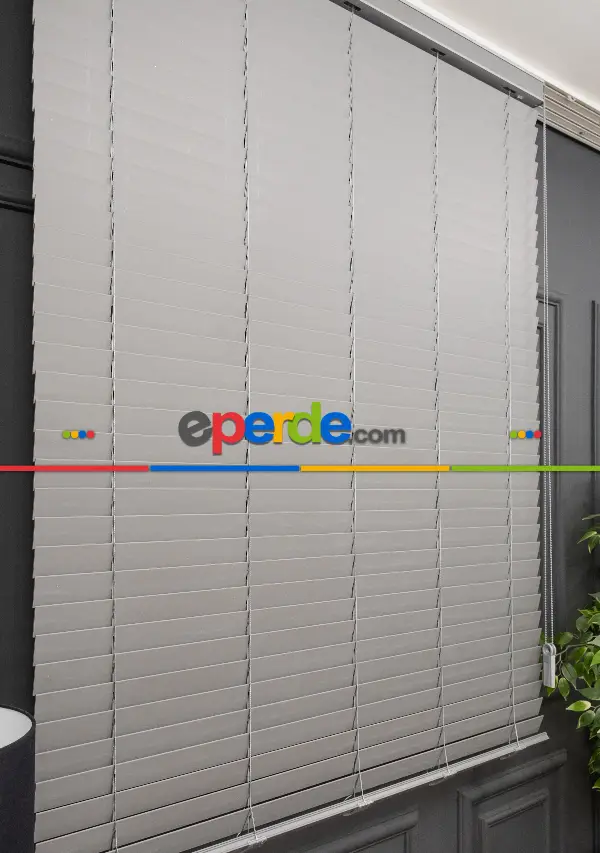 2025 Sezonu - Ahşap Görünümlü 50 Mm - Gri Jaluzi Perde - Alev Almaz - Sudan Etkilenmez