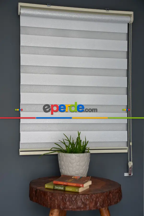 Halim Perdesan Sm-400 Beyaz & Gümüş Yaldız Renk Etekli Veya Eteksiz Zebra Stor Perde