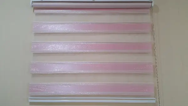 Yatak Odası - Pembe Plise Simli Zebra Perde- Pembe-gri Simli-ekru