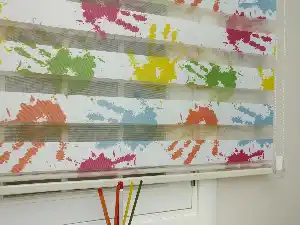 Çocuk Odası - El İzi Baskılı Renkli Zebra Perde- Yeşil
