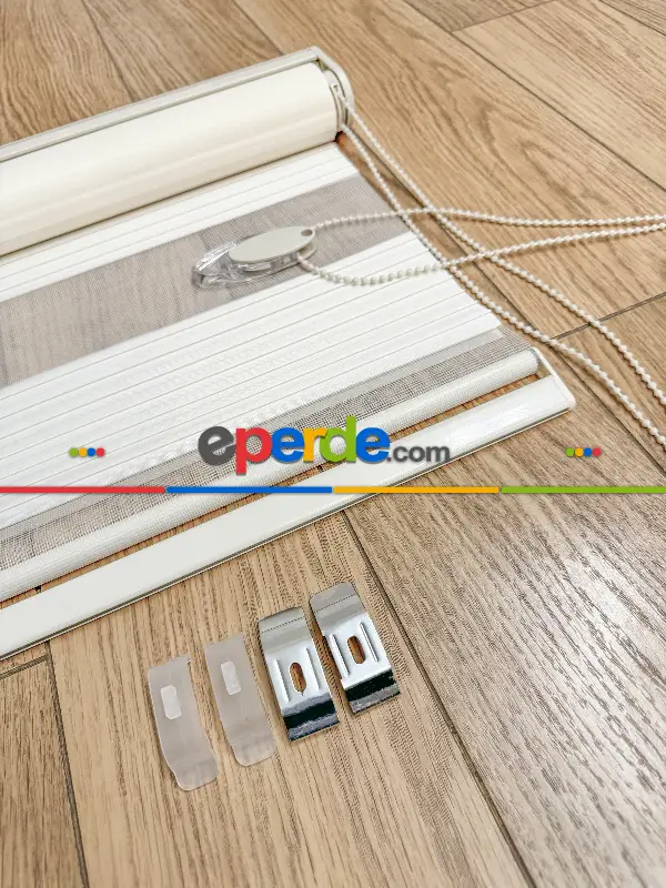 Krem Rengi Yüksek Kalite Pliseli Zebra - Kornişe Kolay Montaj Ayağı Seçenekli - Standart Metal Kasalı - Açıklamada Videosu Vardır.