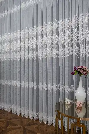Taç Damask Sıra İşlemeli Ara Desenli Nakış İşlemeli Desen Tasarım Salon Tül Perdesi