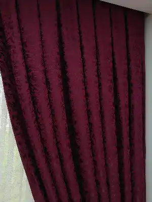 Bordo Rengi Kendinden Desenli Jakar Fon Perde (285 En)- Bordo