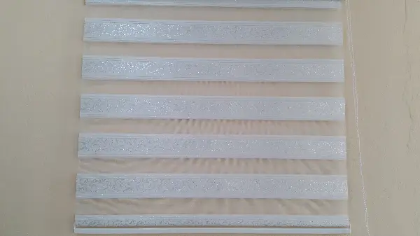 Oturma Odası - Jakarlı Zebra Perde- Beyaz-gümüş Simli