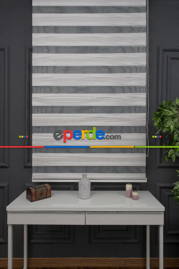 Yatak Odası - Zebra Perde - Gümüş Simli Pileli Zebra Perde - Renk Geçişli Zebra Perde