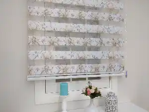 Çiçek Baskılı Zebra Perde- Mavi-Beyaz-Kahve Açık