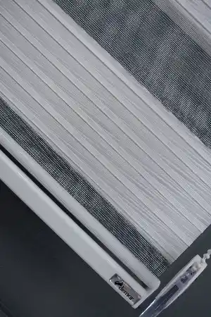 Genç Odası - Beyaz Renk Yüksek Kalite Pliseli Zebra, Mekanize Perde