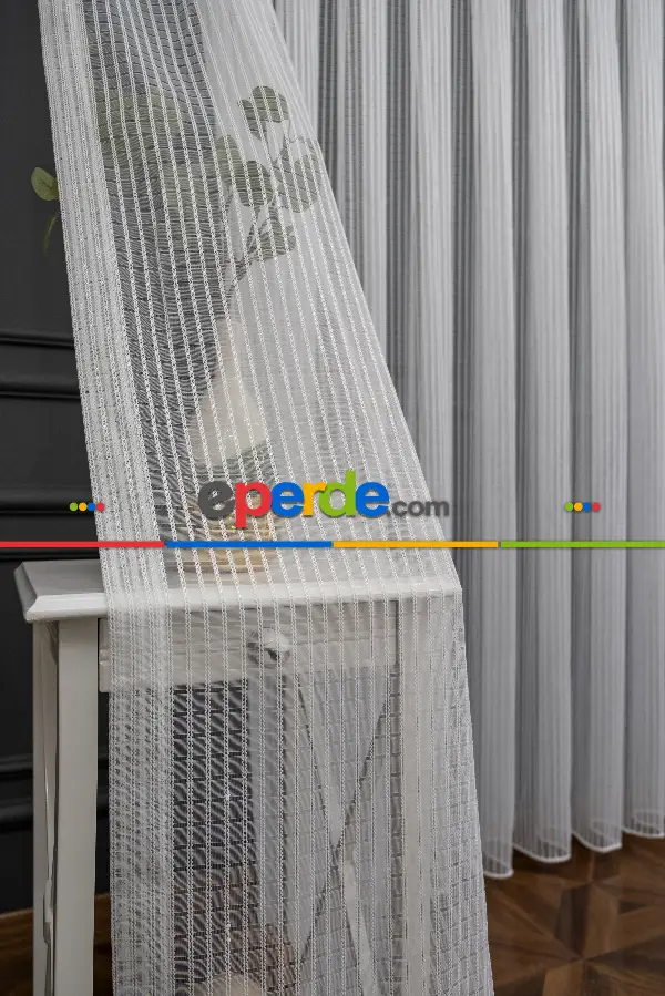 Salon - Mini Kare Silver Gümüş Tasarım Sırma Çizgili Tül