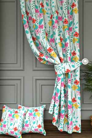 Dökümlü Kumaştan Bahar Çiçekleri Baskılı Fon Perde