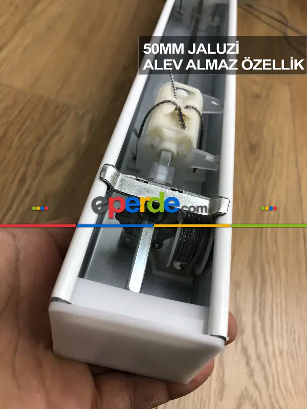 50mm Açık Gri Ahşap Efektli Jaluzi Perde Alev Almaz Özellik- Gri Açık