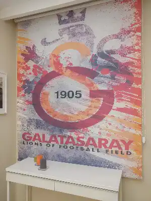 Gs Taraftar Galatasaray Dijital Baskılı Stor Perde- Gri-Füme-Antrasit-Kırmızı-Sarı-Turuncu
