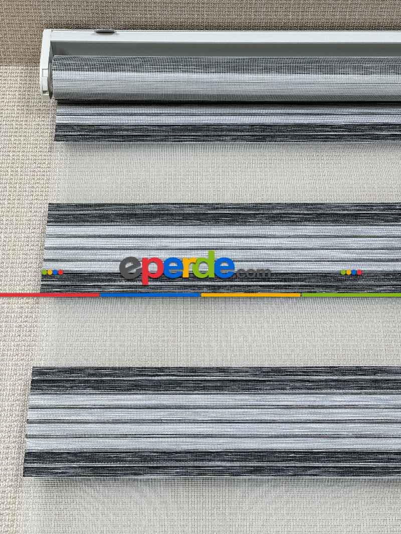 Genç Odası Açık Gri Siyah Pliseli Bambu Zebra Perde, Standart Metal Kasalı Yüksek Kalite Kornişe Kolay Montaj Seçenekli