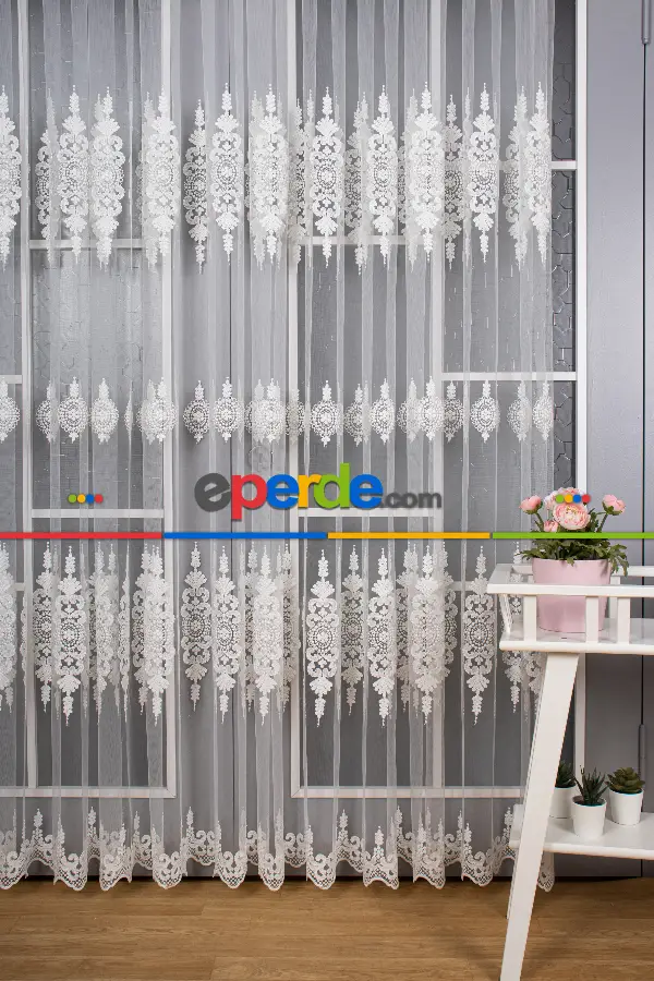 Yatak Odası - Brode Işlemeli Tül Perde