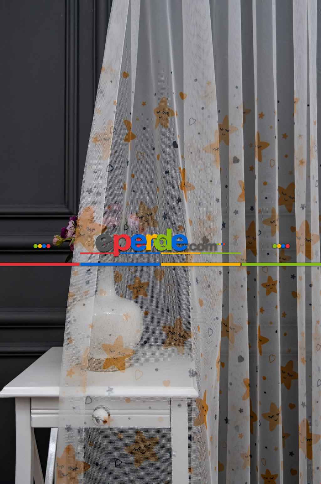 Hazır Ölçülü Petek Zemin Koyu Sarı Renkli Yıldız Ve Kalpler Desenli Grek Baskılı Tül Perde