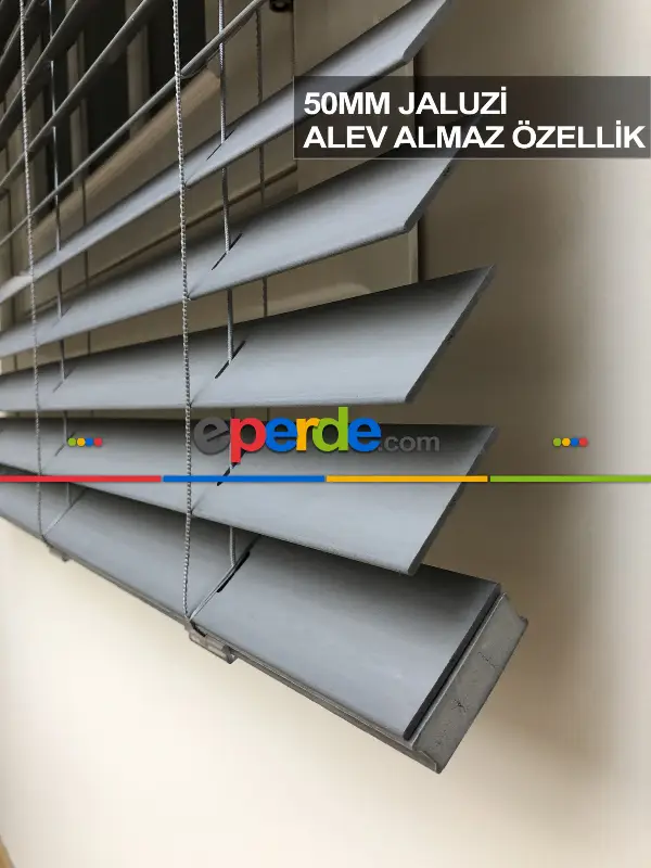 50mm Açık Gri Ahşap Efektli Jaluzi Perde Alev Almaz Özellik- Gri Açık
