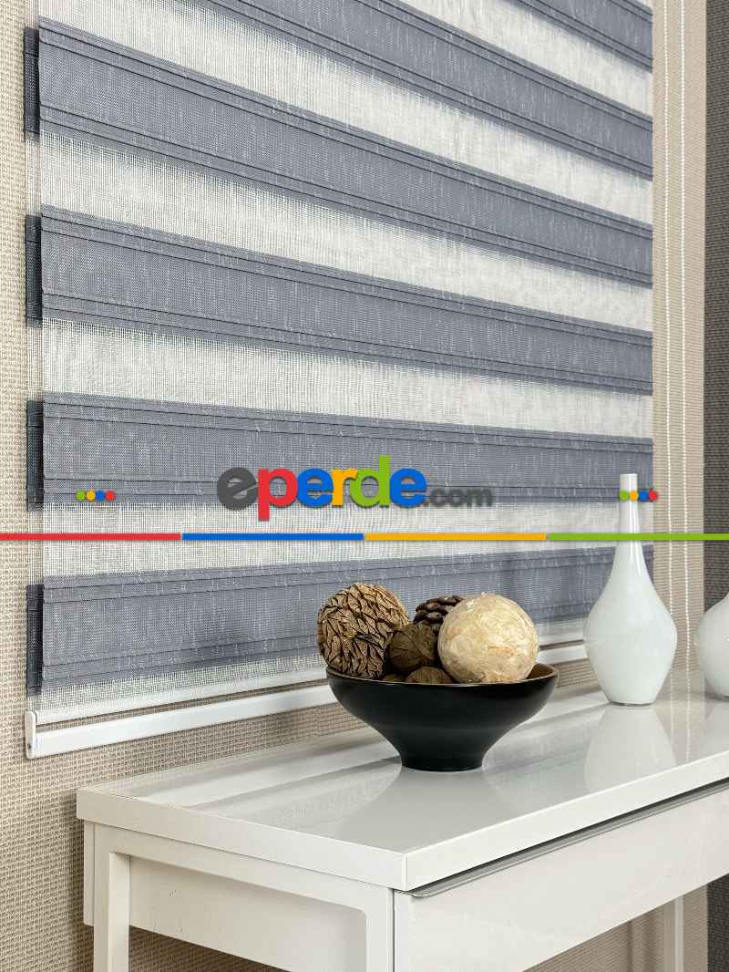 Gri Yarım Pliseli Zebra Perde, Standart Metal Kasalı Yüksek Kalite Kornişe Kolay Montaj Seçenekli