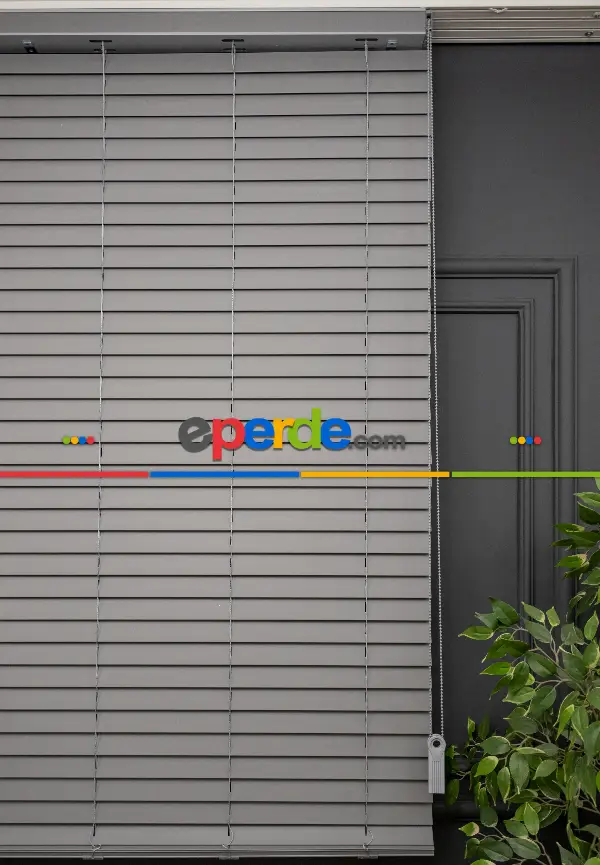 2025 Sezonu - Ahşap Görünümlü 50 Mm - Gri Jaluzi Perde - Alev Almaz - Sudan Etkilenmez