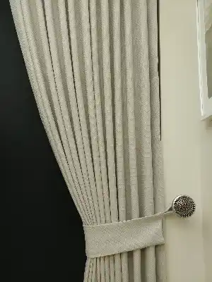 Gümüş Düz Fon Perde ( 1mt 850gram Eşsiz Dökümlü Tok Kumaş )- Gümüş