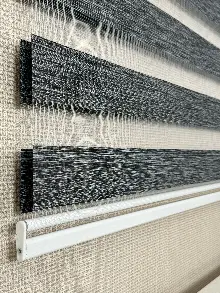 Mutfak Siyah Kırçıllı Bambu Zebra Perde, Standart Metal Kasalı Yüksek Kalite Kornişe Kolay Montaj Seçenekli