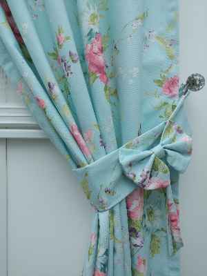 Mutfak Perdesi Kanat Fon Perde Çiçek Desenli Fiyonklu- Yeşil