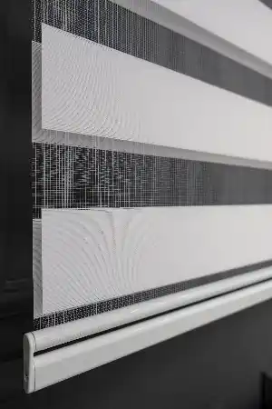 Beyaz Renk Düz Zebra