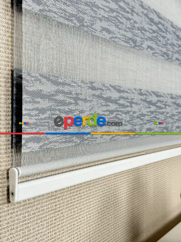 Yatak Odası Gri Jakar Dokuma Zebra Perde, Standart Metal Kasalı Yüksek Kalite Kornişe Kolay Montaj Seçenekli