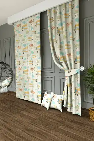 Dökümlü Kumaştan Uçak Baskılı Fon Perde