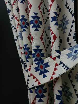 Geometrik Desenli Fon Perde ( Leke Tutmaz )- Siyah-mavi-kırmızı