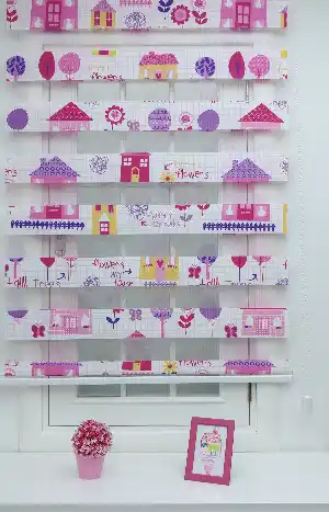 Kareli Kağıda Resim Çizimli Çocuk Odası Zebra Perdesi- Sarı-Pembe-Mor