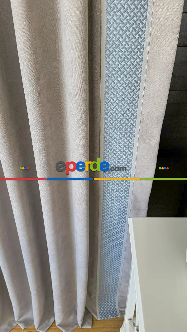 Bej Rengi Fon Perde - Mavi Dikey Bordürlü Fon Perde - Fon Rengi Bej Rengidir.