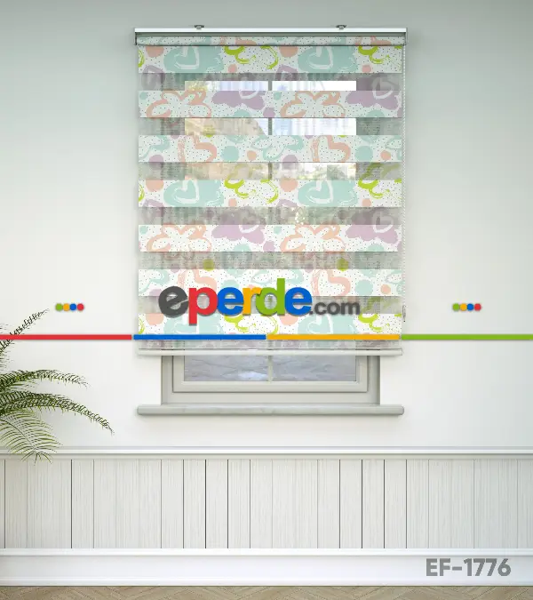 Kalp Desenli Baskılı Zebra Perde- Çok Renkli