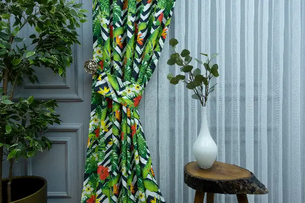 Salon Fon Çiçek Desenli Fon Perde Kumaşı Kalındır Duck Bezi Değildir- Yeşil-Kırmızı-Beyaz