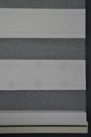 Halim Perdesan Ad-50 Beyaz & Gümüş Yaldız Renk Etekli Veya Eteksiz Zebra Stor Perde