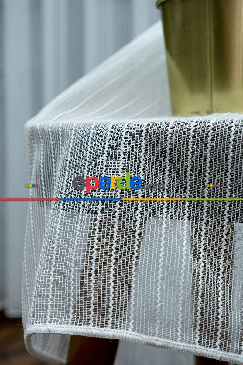 Oturma Odası - Çizgili Sim Detaylı Parlak Işıltılı Çizgi Burgu Desen Tül Perde