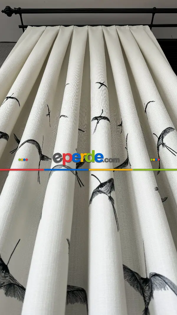 Ekru Siyah Kuş Desenli Nakışlı Keten Fon Perde Premium Kalite Serisidir, Kuş Gözü, Rustik Perde İçin Kapsül Ve Boruya Geçme Dikiş Seçeneği, Amerikan Pile Seçeneği Vardır.