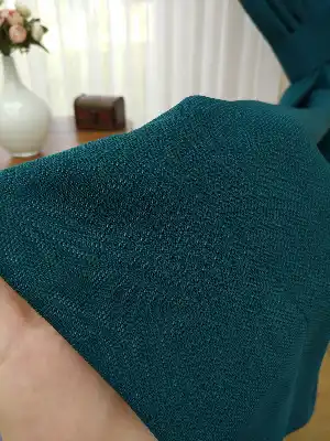 Zümrüt Yeşili Renk Düz Fon Perde- Yeşil
